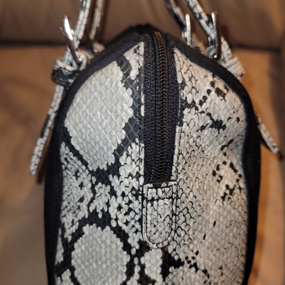 EVAN PICONE Black Velvet and Python Gray Bag - Picture 7 of 11